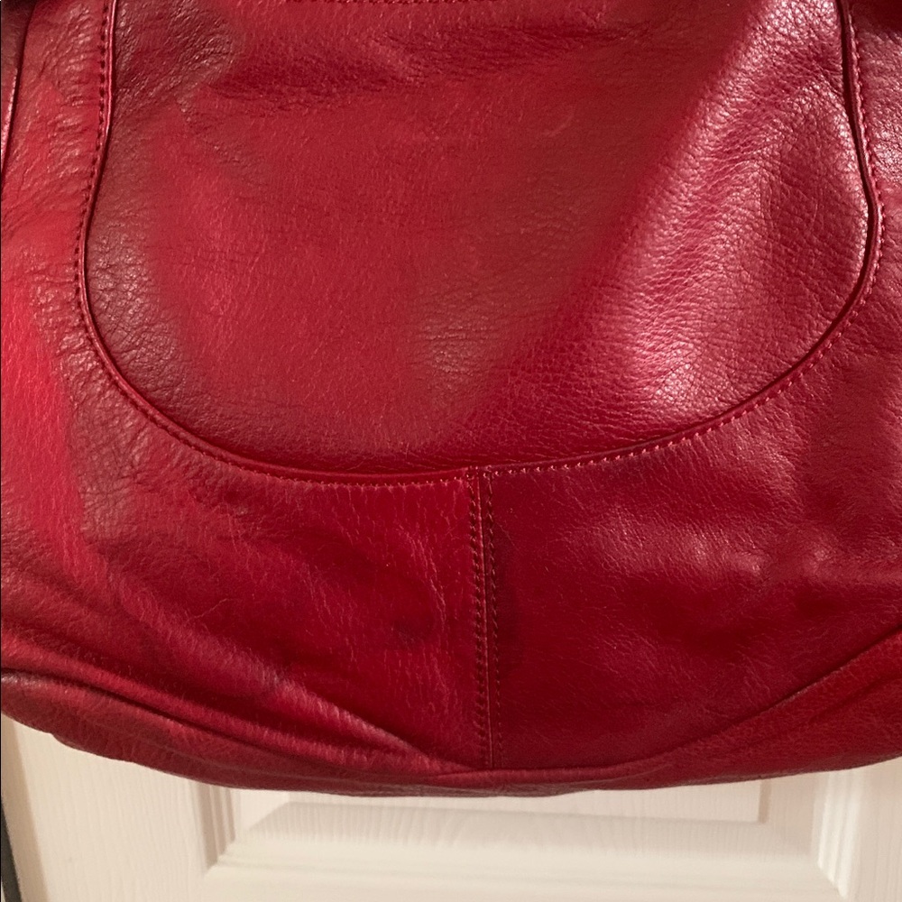 B Makowsky Elegant Burgundy Leather Handbag with Dustbag - Picture 6 of 16